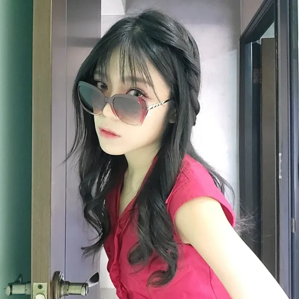Noire Wing Cat-Eye Sunglasses